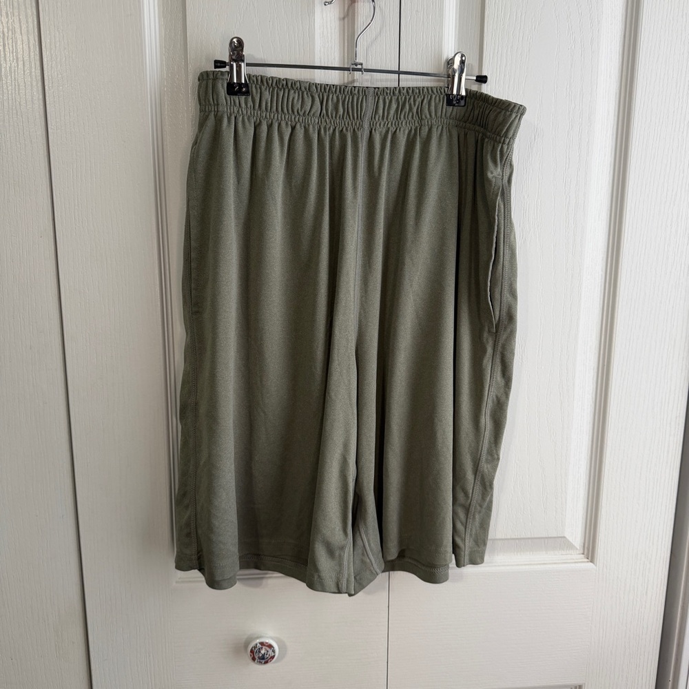 Nike Dri Fit green basketball gym shorts size large